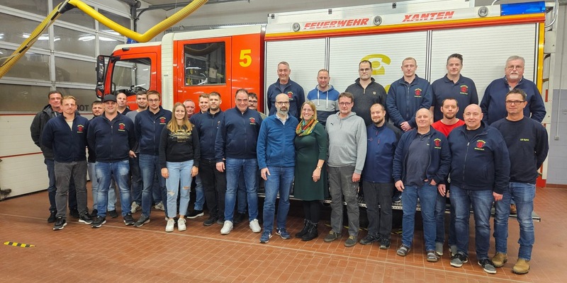 FW Xanten: Wertvolles Feedback und Anerkennung für die Feuerwehr - Patient besucht den Löschzug Xanten-Nord - Foto: presseportal.de