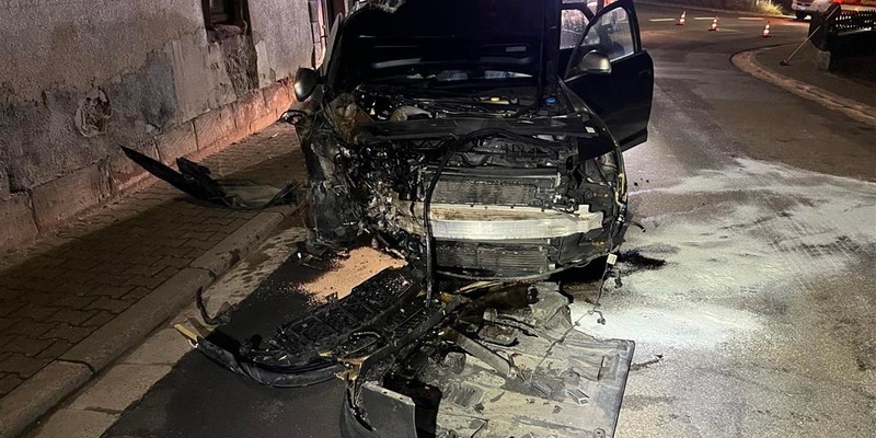 POL-PDKL: Pkw kracht gegen eine Hauswand - Foto: presseportal.de