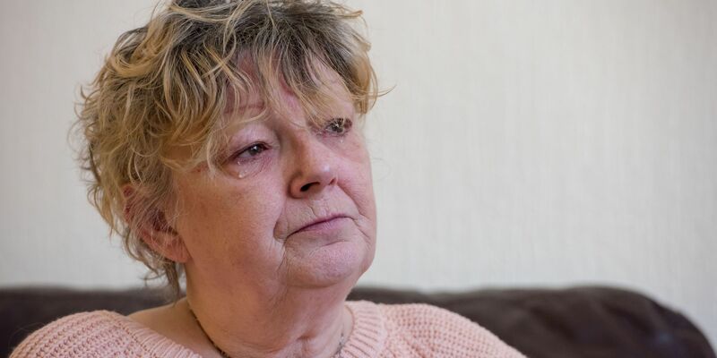 Susan Caruana, die Großmutter und Sorgeberechtigte des seit sechs Jahren vermissten britischen Jungen (undatiertes Handout). - Foto: Darren Robinson/Oldham Times/PA Media/dpa