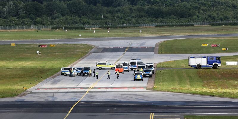 Bei Klima-Protesten am 13. Juli am Flughafen Hamburg sollen der Lufthansa-Gruppe 400.000 Euro Schaden entstanden sein. - Foto: Bodo Marks/dpa