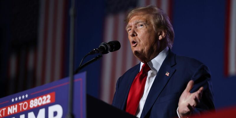 Ex-US-Präsident Donald Trump liegt in allen Umfragen der Republikaner klar vorne. - Foto: Reba Saldanha/FR170646 AP/AP