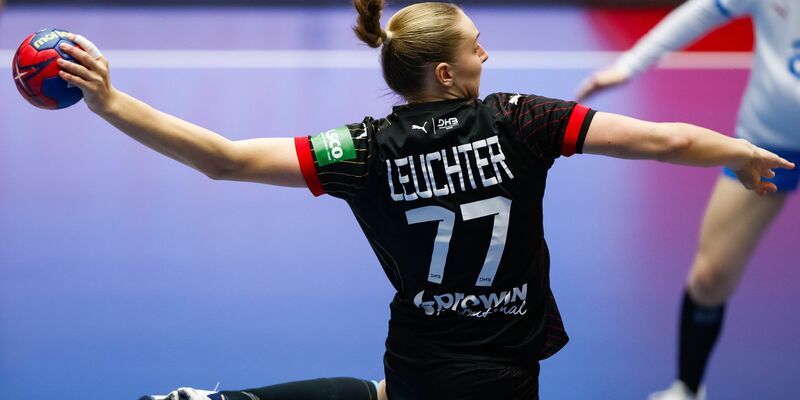 Die deutschen Handballerinnen wollen sich für die Olympischen Spiele in Paris qualifizieren. - Foto: -/dpa
