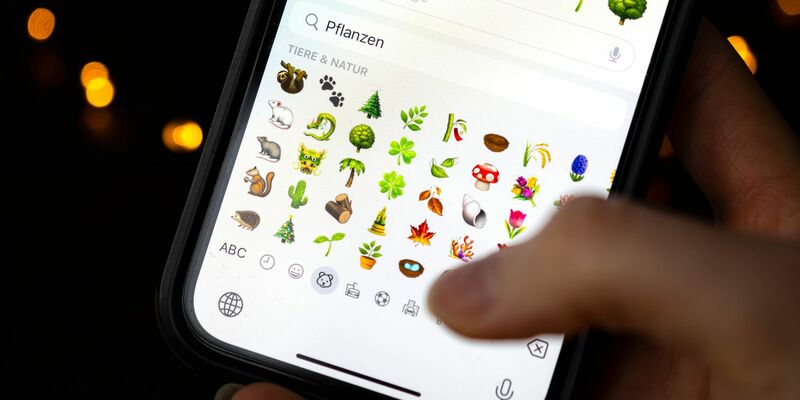 Forschende kritisieren bei Natur-Emojis eine unausgewogene Auswahl. - Foto: Sina Schuldt/dpa