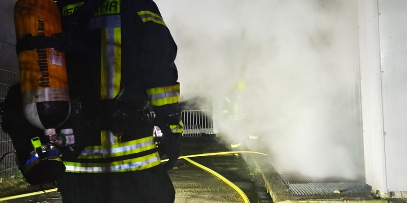 FW-OB: Trafobrand in leerstehendem Geschäftshaus - Foto: presseportal.de