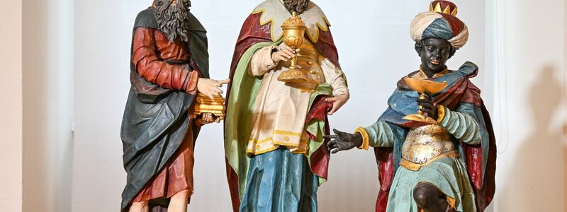 Die Heiligen Drei Könige im Nazarener Stil, hier aus der aktuellen Krippenausstellung im Kloster Schussenried. - Foto: Felix Kästle/dpa
