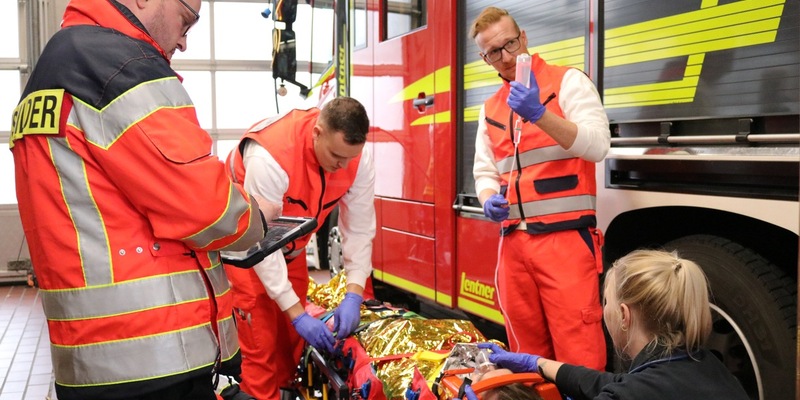 FW Bremerhaven: Direkteinstieg als Notfallsanitäterin oder Notfallsanitäter - Feuerwehr Bremerhaven geht für Nachwuchsgewinnung neue Wege - Foto: presseportal.de
