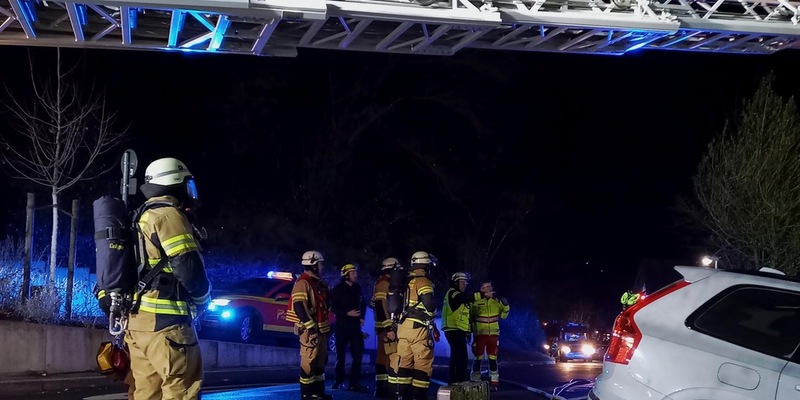 FW-EN: Zimmerbrand im Bergweg - Heimrauchmelder alarmiert 82- jährige Bewohnerin im Schlaf - Bewohnerin unverletzt - Wohnung unbewohnbar - Foto: presseportal.de