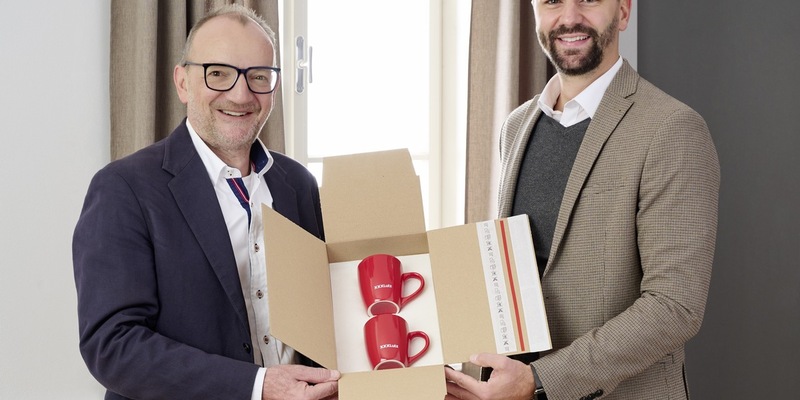 XXXLutz Gruppe und Stora Enso gehen Hand in Hand und starten groß angelegte Praxistests für eine klimafreundliche, erneuerbare und kreislauffähige Verpackung - Foto: presseportal.de