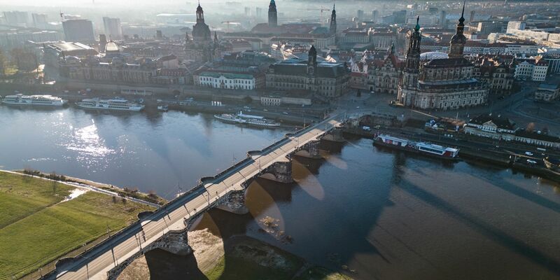 Sonniges Wetter in Dresden ein paar Tage vor Weihnachten. - Foto: Robert Michael/dpa