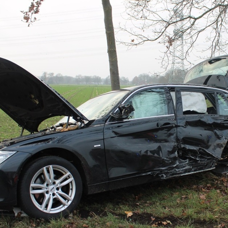 POL-MI: Autos schleudern von Fahrbahn - Foto: presseportal.de