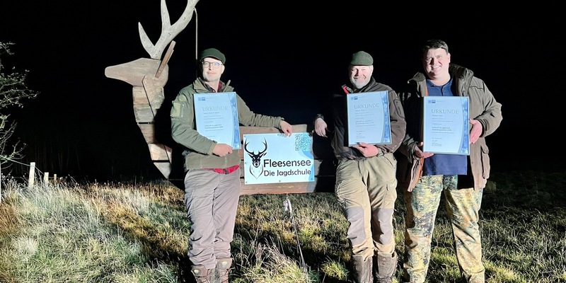 Erste und einzige Jagdschule aus Mecklenburg-Vorpommern mit Dreiergespann an Schießausbildern erhält begehrtes IHK-Zertifikat - Foto: presseportal.de
