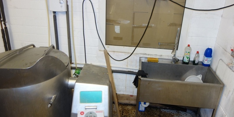 HZA-BS: Zöllner der Kontrolleinheit Verkehrswege Göttingen entdecken illegale Wasserpfeifentabakproduktionsstätte im Landkreis Hameln - Foto: presseportal.de