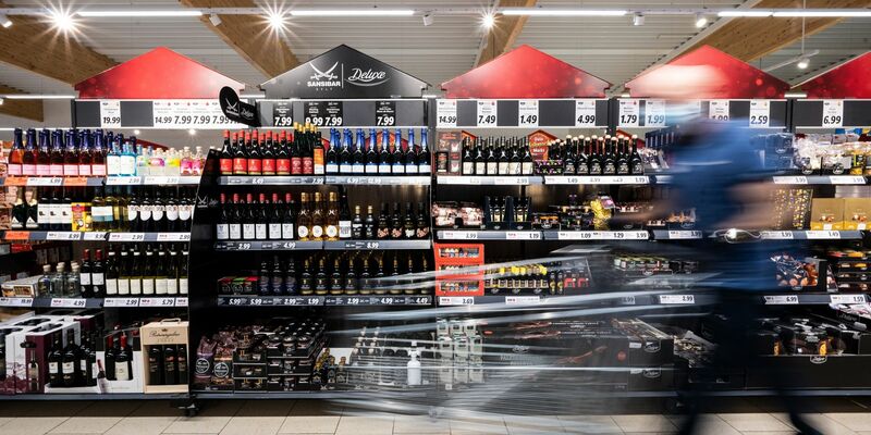 An Weihnachten wird aufgetischt: Gutes Essen gehört zum Fest dazu. Die Supermarktketten liefern sich deshalb einen harten Wettbewerb. (Symbolbild) - Foto: Federico Gambarini/dpa