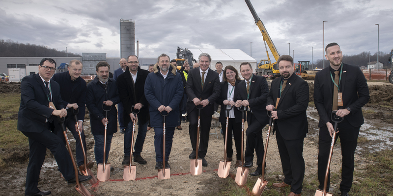 Spatenstich: Gruppenfoto - ASTA BIH 2023 - Foto: ASTA-Gruppe über pressetext.de