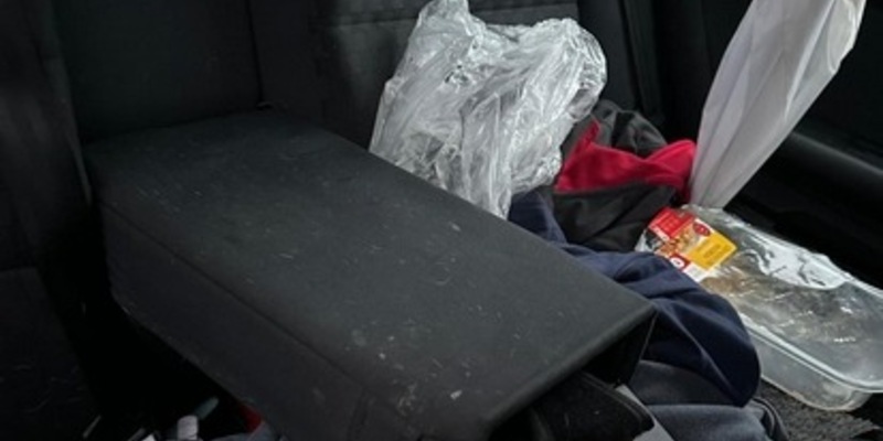 BPOL-FL: FL - Autofahrer hat nie Führerschein besessen; Pistole in Mittelkonsole - Foto: presseportal.de