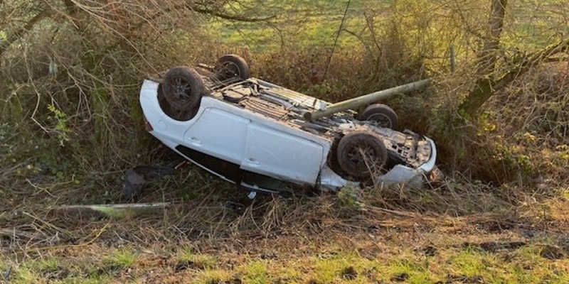 POL-NE: Polizei findet verlassenes Auto im Graben - Foto: presseportal.de