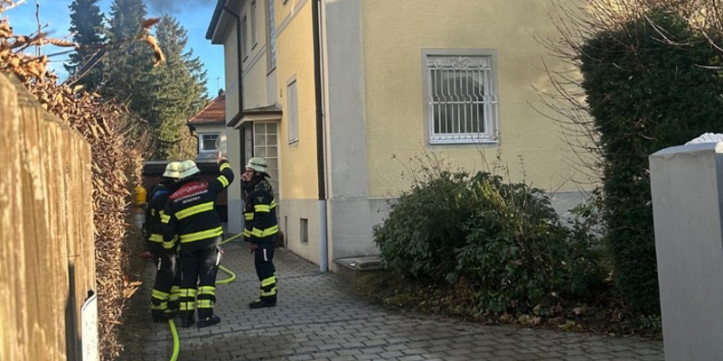 FW-M: Kühlschrank in Flammen (Laim) - Foto: presseportal.de