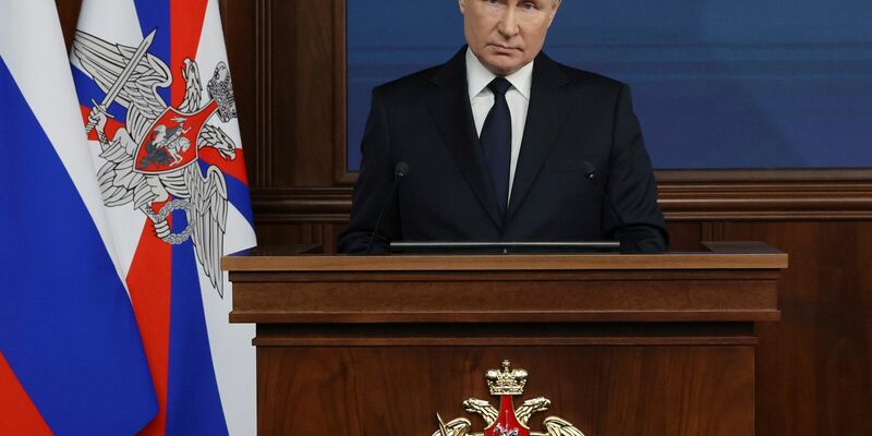 «Auch der Mythos von der Unverwundbarkeit westlicher Militärtechnik ist zusammengebrochen», sagt Wladimir Putin. - Foto: Mikhail Klimentyev/Pool Sputnik Kremlin/AP/dpa