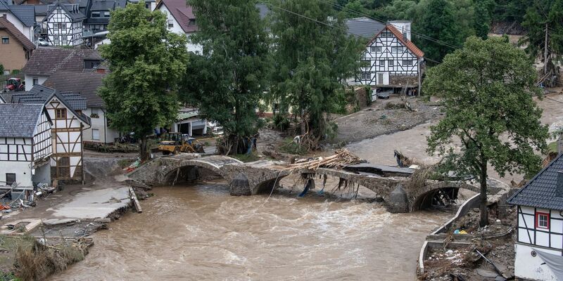 Die Bundesregierung will prüfen, ob sie auch 2024 die Schuldenbremse aussetzen kann. Dabei geht es zuerst um 2,7 Milliarden Euro an Fluthilfen für Opfer der Hochwasser-Katastrophe im Ahrtal. - Foto: Boris Roessler/dpa