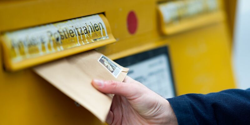 Das Bundeskabinett hat einen Vorschlag zur Postgesetz-Reform gebilligt. - Foto: Monika Skolimowska/ZB/dpa