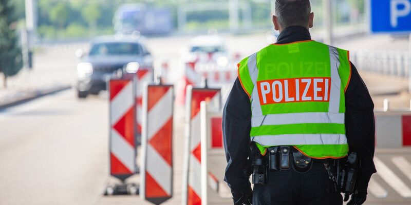 Die Bundespolizei soll mehr Kompetenzen bekommen. Das Bundeskabinett hat eine lange umstrittene Reform gebilligt (Symbolbild). - Foto: Philipp von Ditfurth/dpa