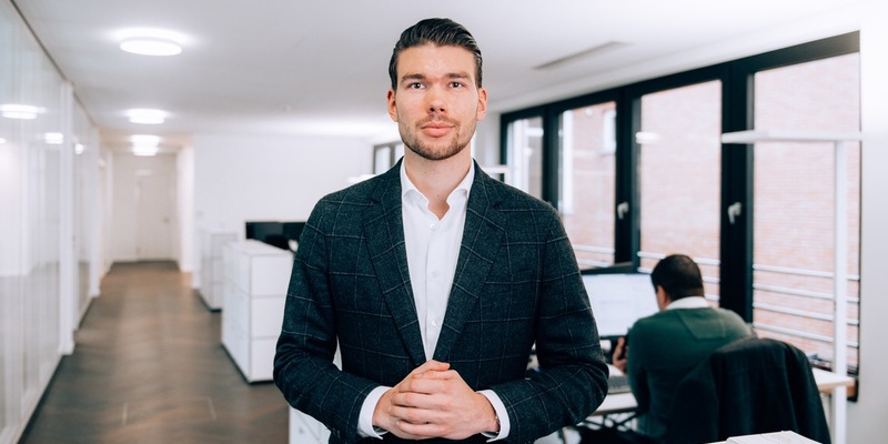 Warum das klassische Weihnachtsgeld alleine nicht ausreicht: Experte teilt innovative Ansätze für eine langfristige Mitarbeiterbindung - Foto: presseportal.de