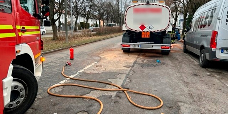FW-M: Tankanhänger verliert Heizöl (Obersendling) - Foto: presseportal.de