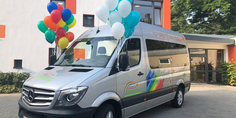 POL-D: ++Polizei bittet um Mithilfe++ Unbekannte entwendeten Krankentransportfahrzeug des Kinder- und Jugendhospizes Düsseldorf - Polizei fahndet mit Lichtbildern des gestohlenen Fahrzeuges - Foto: presseportal.de