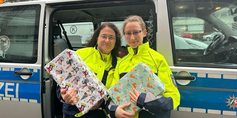 POL-MS: Weihnachtsspendenaktion der Polizei Münster - Über 2400 EUR für die Kinderneurologie des UKM - Foto: presseportal.de