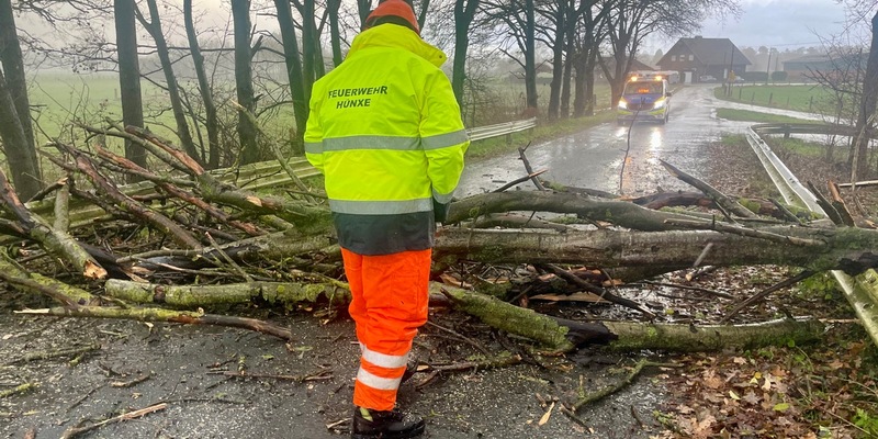 FW Hünxe: Drei Sturmeinsätze für die Feuerwehr Hünxe - Foto: presseportal.de