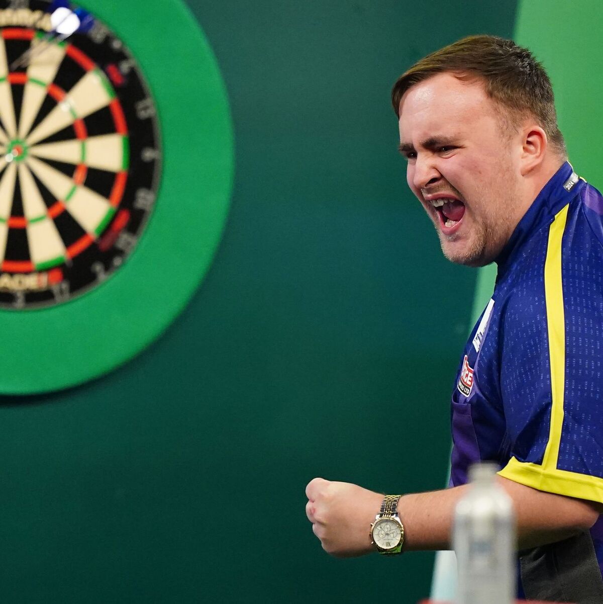 Führt die Weltrangliste erstmals an: Luke Littler. (Archivfoto) - Foto: Zac Goodwin/PA Wire/dpa