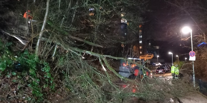 FW-EN: Sturmtief Zoltan hält Feuerwehr auf Trapp - Bisher 11 Einsätze - Wache fest besetzt. - Foto: presseportal.de