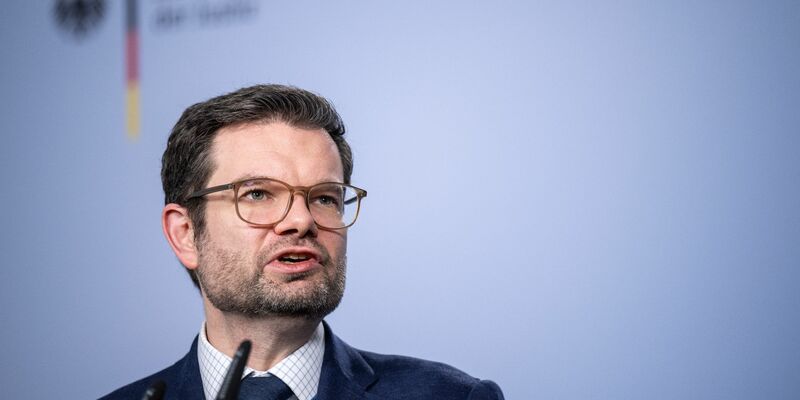 Justizminister Marco Buschmann (FDP) will dem Lieferkettengesetz der EU nicht zustimmen. - Foto: Hannes P. Albert/dpa