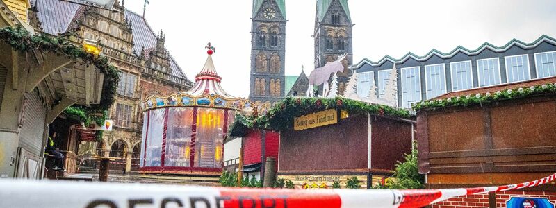 Der Bremer Weihnachtsmarkt ist wegen des Sturmtiefs «Zoltan» geschlossen. - Foto: Sina Schuldt/dpa