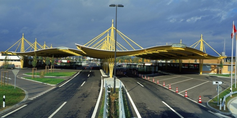 HZA-SI: ZOLL stoppt die Einfuhr von Lasergraviermaschinen/ ZOLL in Konstanz verwehrt wegen Sicherheitsmängeln die Einfuhr von drei Lasergraviermaschinen - Foto: presseportal.de