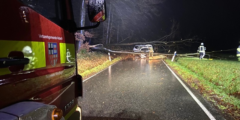 FW VG Asbach: Sturmtief Zoltan fordert die Feuerwehren / Kontrolle der Pegelstände an der Wied - Foto: presseportal.de