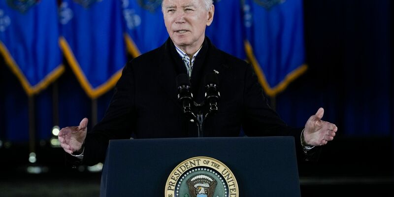 US-Präsident Joe Biden begnadigt elf Menschen, die wegen Drogendelikten verurteilt wurden. Die Rechtslage nach der diese Fälle beurteilt werden, hat sich mit der Zeit sehr verändert. - Foto: Morry Gash/AP/dpa