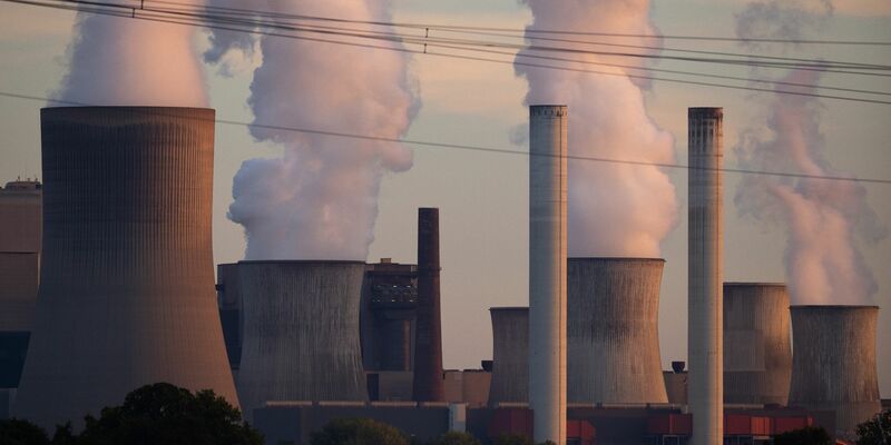 Industriepräsident Siegfried Russwurm hält einen früheren Kohleausstieg fast nicht mehr für möglich. - Foto: Rolf Vennenbernd/dpa