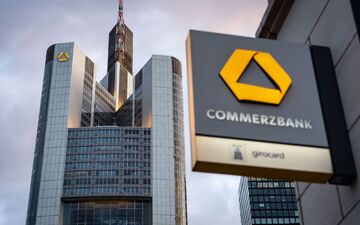 Die Commerzbank wird seit längerem von der italienischen Großbank Unicredit umworben - Foto: Frank Rumpenhorst/dpa
