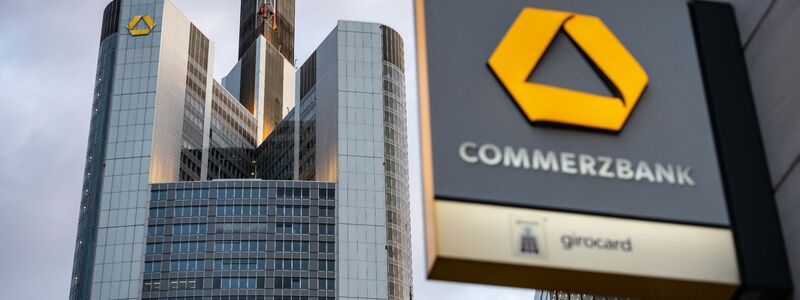 Der Staat hatte die Commerzbank mit viel Steuergeld vor dem Kollaps bewahrt. (Archivbild) - Foto: Frank Rumpenhorst/dpa