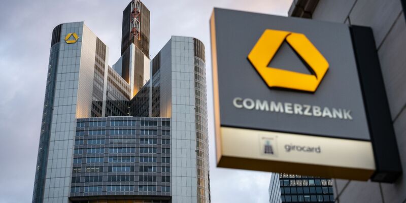 Verdi fürchtet um Jobs bei möglicher Übernahme der Commerzbank. - Foto: Frank Rumpenhorst/dpa