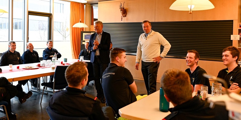 FW-M: OB Dieter Reiter besucht die Feuerwache Riem (Messestadt) - Foto: presseportal.de