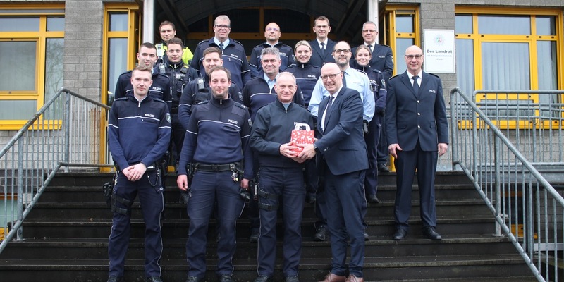 POL-KLE: Kreis Kleve - Tradition verpflichtet: Landrat besucht Polizeidienststelle in Kleve - Foto: presseportal.de