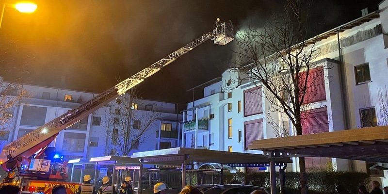FW-OG: Brand am Weihnachtsabend - Zimmerbrand mit Menschenrettung - Foto: presseportal.de