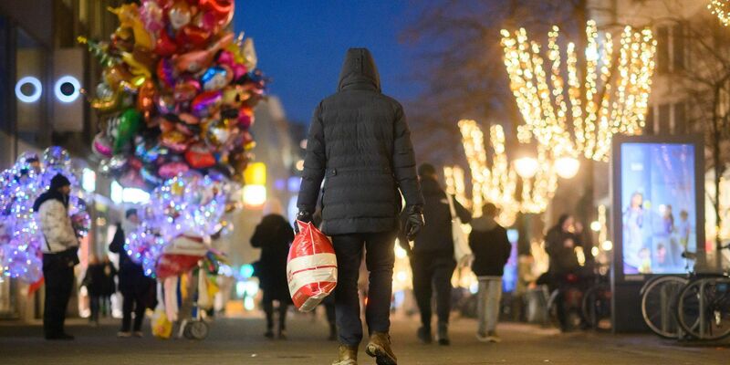 Zwei Drittel der Händler beklagen schlechtere Umsätze als im Vorjahr. - Foto: Julian Stratenschulte/dpa