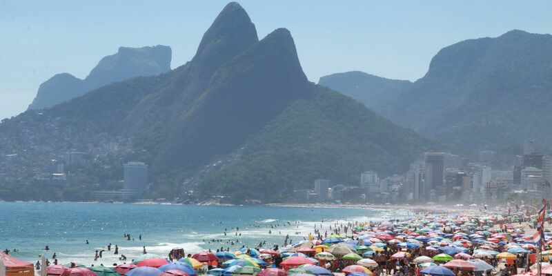 Gegen Rios meistgesuchten Kriminellen sollen mindestens zwölf Haftbefehle vorliegen. Nun hat er sich der Polizei gestellt. (Archivbild) - Foto: Eos80d, Jose Lucena/TheNEWS2 via ZUMA Press Wire/dpa