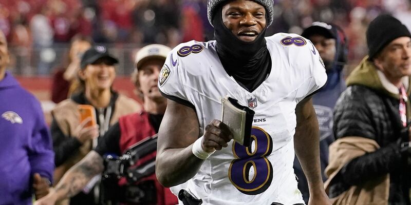 Ravens-Quarterback Lamar Jackson freut sich über den Sieg gegen die 49ers. - Foto: Godofredo A. Vásquez/AP