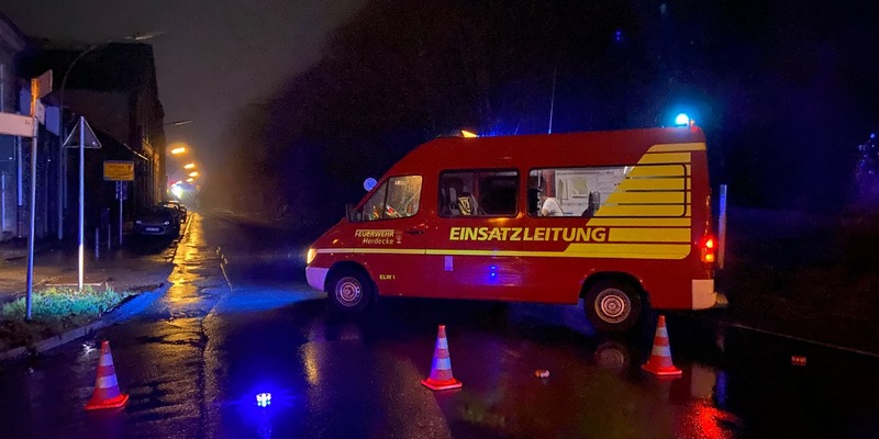 FW-EN: Unruhige Feiertage mit acht Einsätzen für die Feuerwehr - Möglicher Hangrutsch an der Straße Schede / Kaiserstraße - Lose Bauteile an der Stiftskirche - Foto: presseportal.de