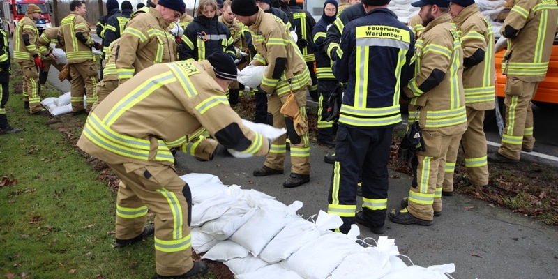 FW-OLL: UPDATE: Hochwasser in Sandkrug - Deich nässt durch - Weitere Sicherungsmaßnahmen erfolgen - Foto: presseportal.de