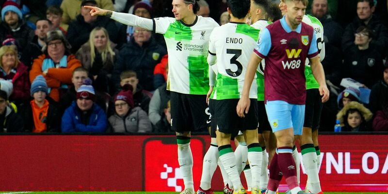 Liverpool übernimmt durch den Sieg in Burnley vorerst die Tabellenführung. - Foto: Jon Super/AP/dpa